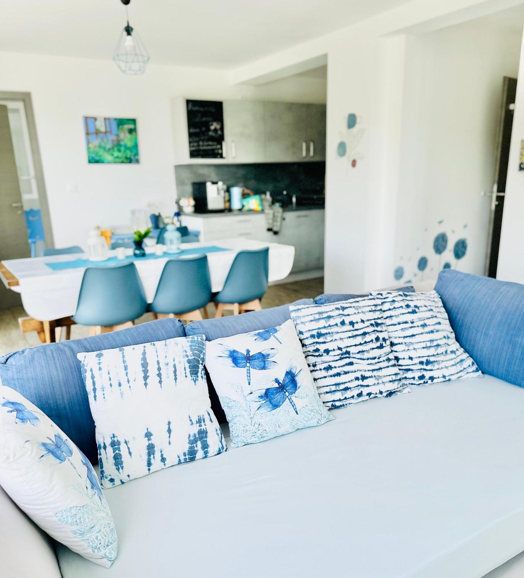 ReichsfeldJanea Big Blue Houseアパートメント エクステリア 写真